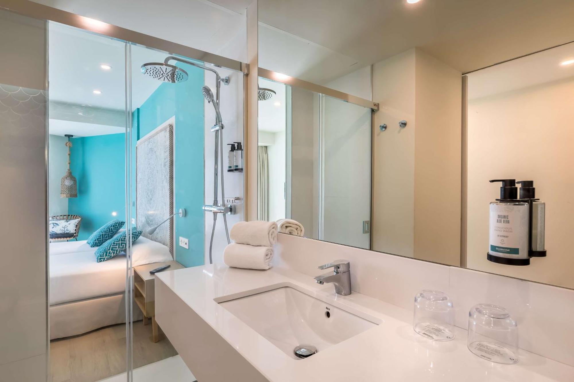 Double or Twin Room Side Sea View