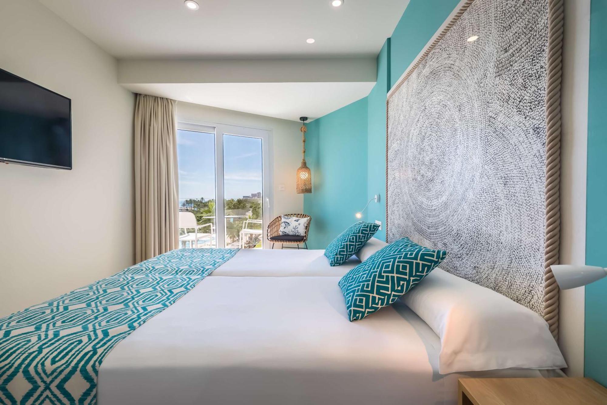 Double or Twin Room Side Sea View